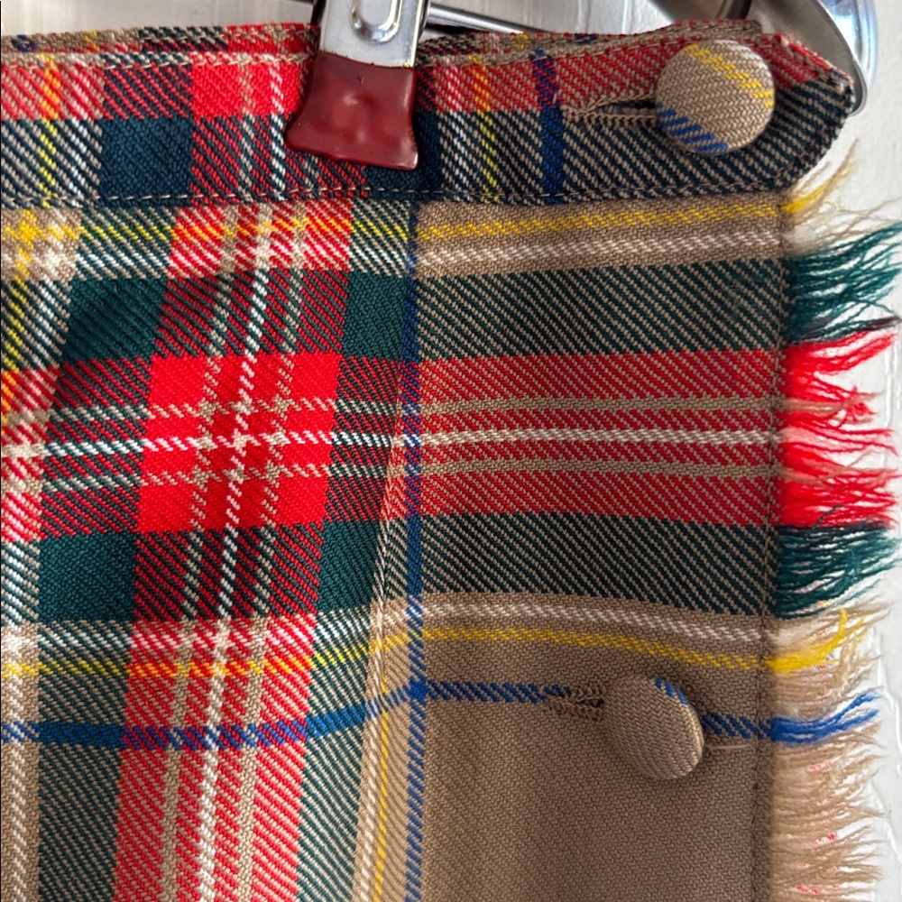Vintage Aljean of Canada tartan skirt. 100% wool. 28” waist. Made in Canada. - Picture 3 of 7